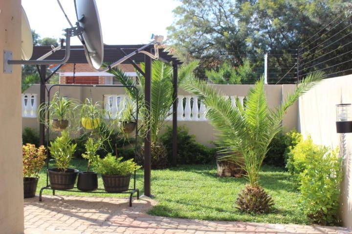 Royal Relax Guest House Palapye Exterior photo